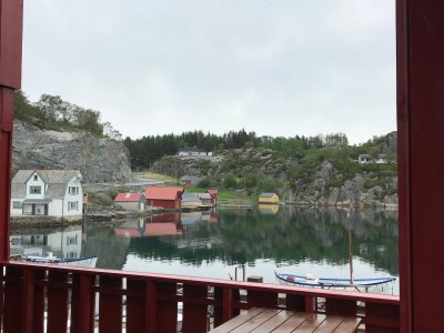 Apartment Type 3 balcony with table – Sotra Rorbusenter