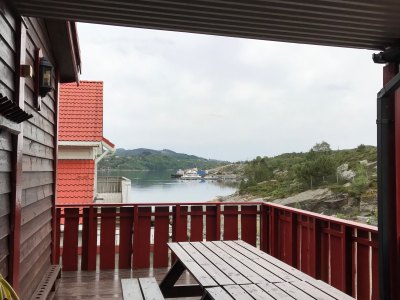 Apartment Type 3 balcony with table – Sotra Rorbusenter