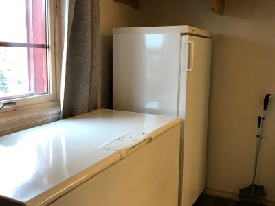Apartment Type 3 utility room with freezer and fridge – Sotra Rorbusenter