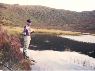 Person fishing at a freshwater lake in Sotra.